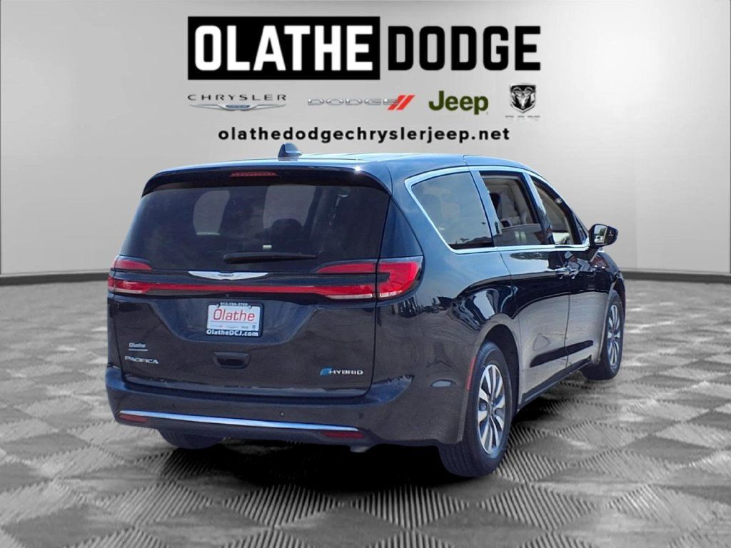 Used 2024 Chrysler Pacifica Limited FWD image 29