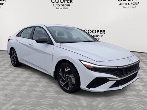 New 2025 Hyundai Elantra SEL image 1