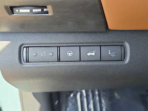 New 2026 Nissan Pathfinder Platinum AWD/4WD image 25