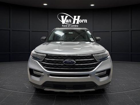 Used 2023 Ford Explorer XLT AWD/4WD image 12
