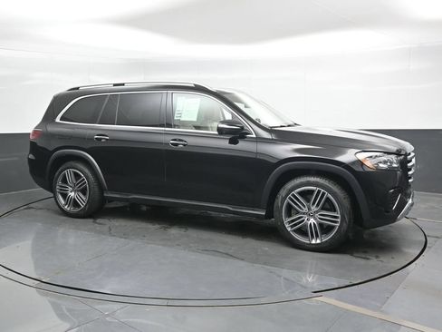 Used 2024 Mercedes-Benz GLS 450 4MATIC image 2