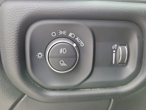 Used 2024 RAM 3500 Big Horn AWD/4WD image 31