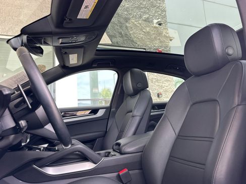 Certified 2024 Porsche Cayenne Coupe AWD/4WD image 5