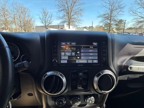 Used 2017 Jeep Wrangler Unlimited Sahara w/ Max Tow Package image 10