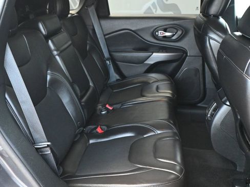 Used 2019 Jeep Cherokee Latitude Plus FWD image 16