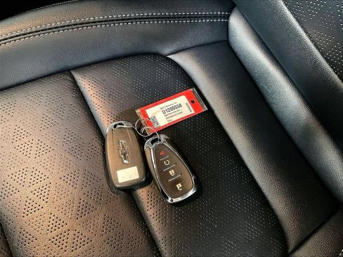 Used 2023 Chevrolet Bolt EUV Premier FWD image 30