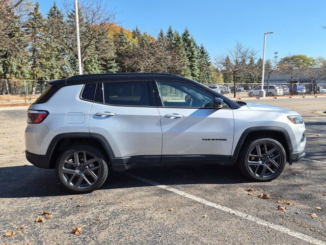 Used 2026 Jeep Compass Limited AWD/4WD image 2