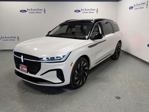 Used 2024 Lincoln Nautilus Black Label w/ Jet Appearance Package (87T) image 3