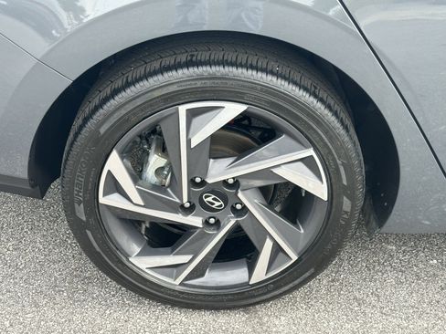 Used 2025 Hyundai Elantra SEL FWD image 17