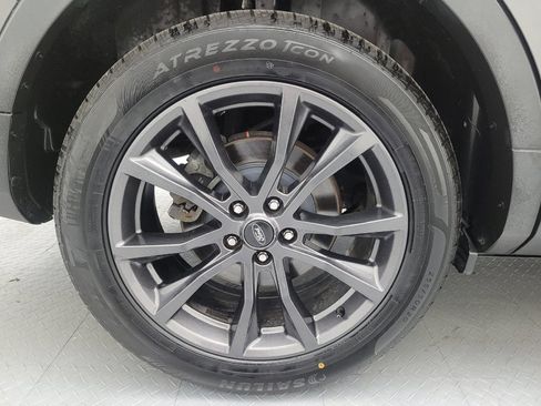 Used 2018 Ford Explorer XLT w/ Equipment Group 202A FWD image 31
