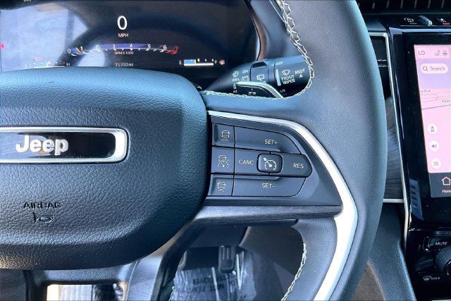 Used 2023 Jeep Grand Cherokee Limited w/ Black Appearance Package AWD/4WD image 19