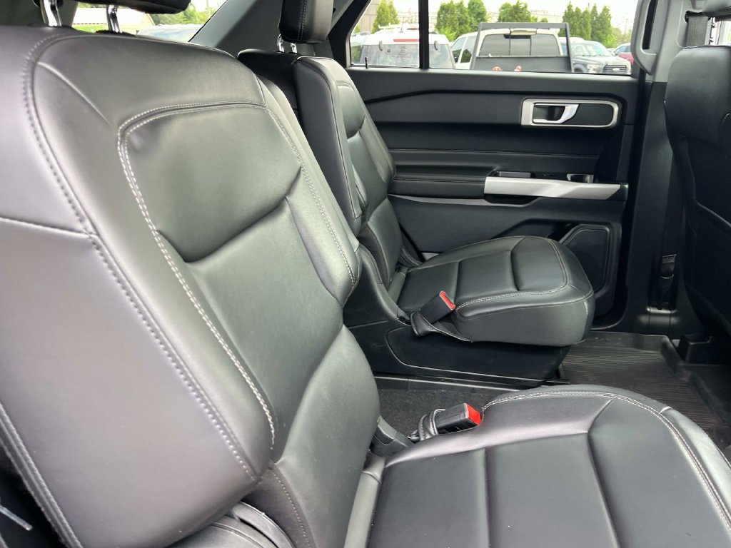 Used 2024 Ford Explorer XLT w/ Equipment Group 202A AWD/4WD image 30
