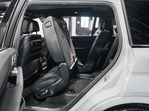 Used 2024 BMW X7 xDrive40i w/ M Sport Package AWD/4WD image 38