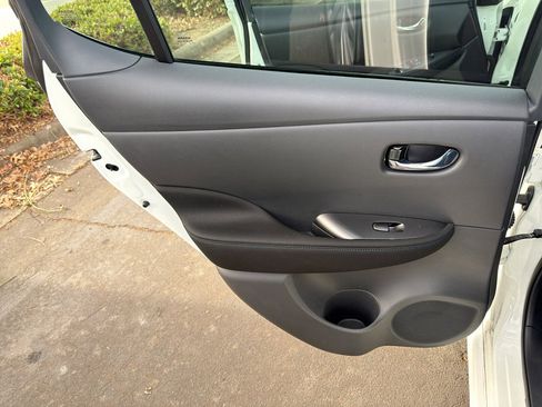 Used 2024 Nissan Leaf S image 28