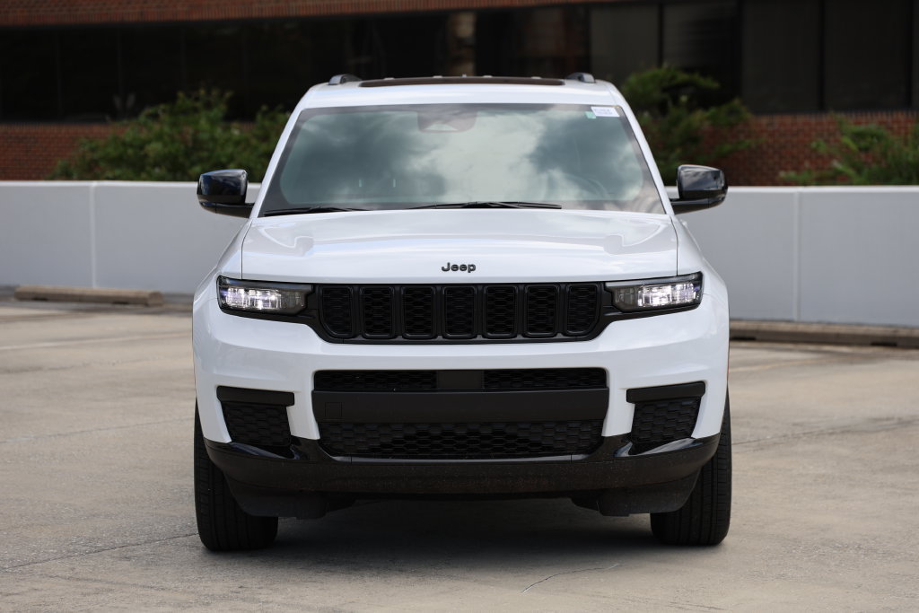 Used 2024 Jeep Grand Cherokee L Altitude AWD/4WD image 5