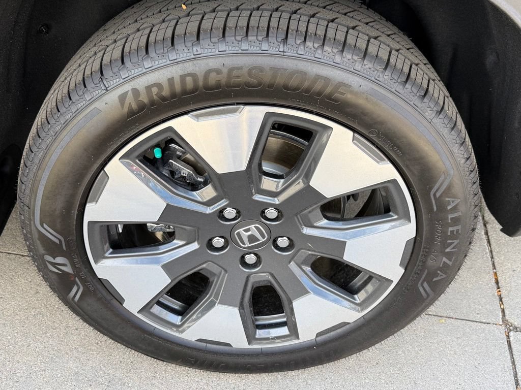 Certified 2026 Honda Pilot Touring image 12