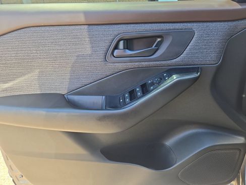 Used 2023 Nissan Rogue S FWD image 16