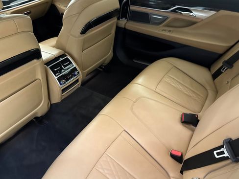 Used 2017 BMW 750i RWD image 27