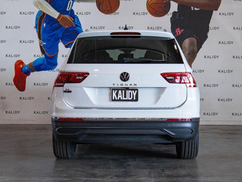 Used 2022 Volkswagen Tiguan SE image 22
