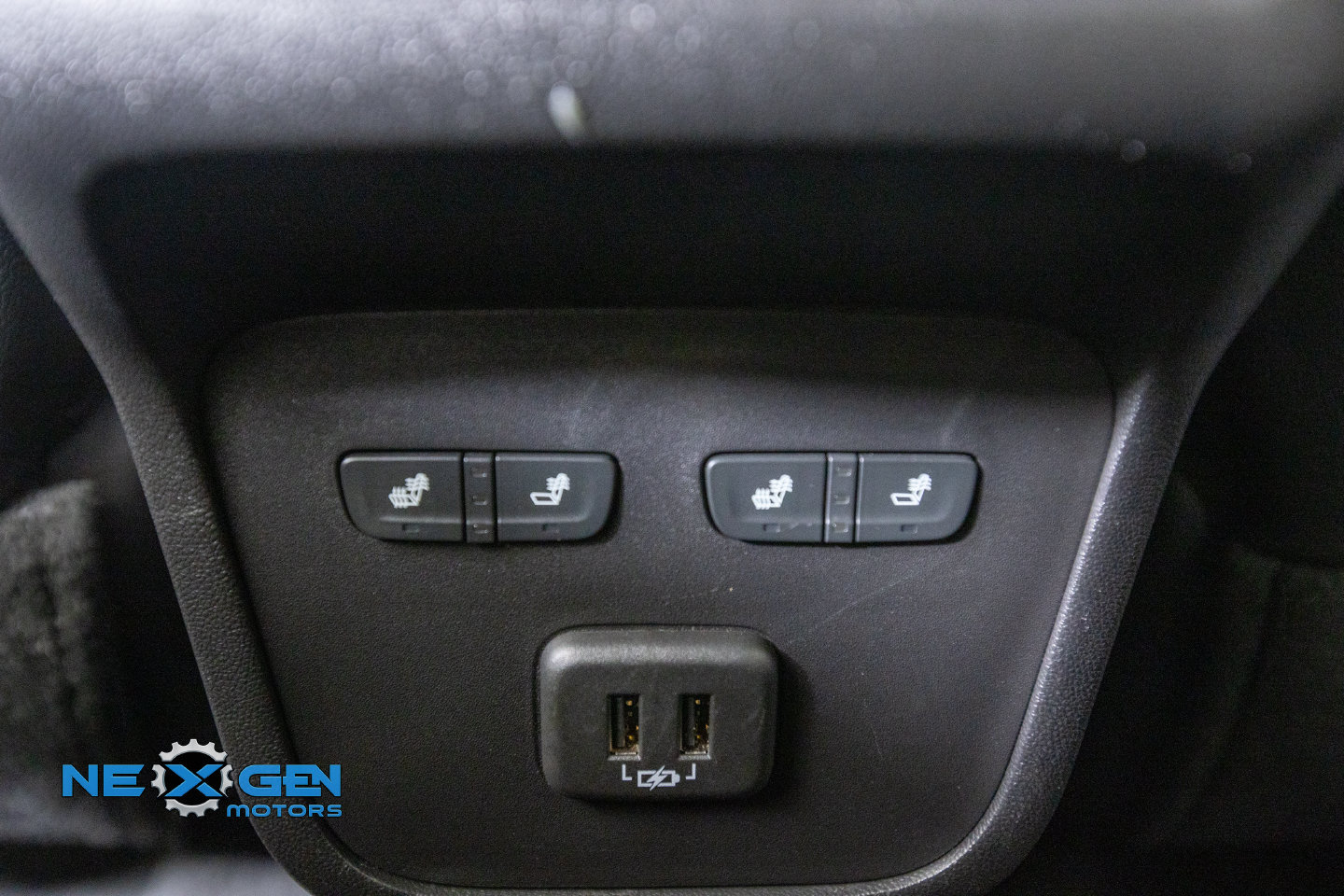Used 2024 Chevrolet Equinox Premier AWD/4WD image 34