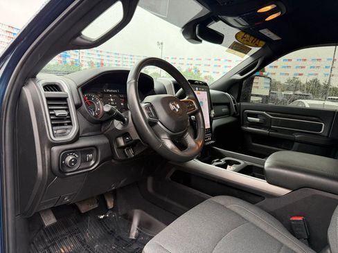 Used 2024 RAM 2500 Big Horn w/ Night Edition AWD/4WD image 9
