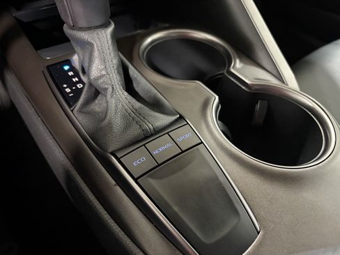 Used 2022 Toyota Camry SE FWD image 21