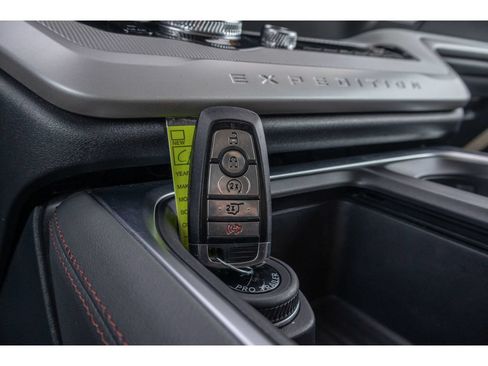Used 2025 Ford Expedition Max Active AWD/4WD image 29