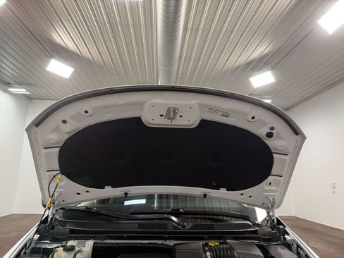 Used 2024 Chrysler Pacifica Touring-L image 90