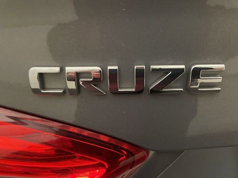 Used 2018 Chevrolet Cruze LT w/ Convenience Package FWD image 23