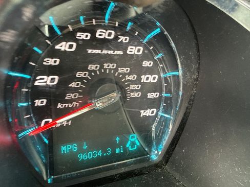 Used 2010 Ford Taurus SEL FWD image 15