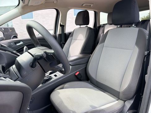Used 2017 Ford Escape SE w/ Equipment Group 201A FWD image 17