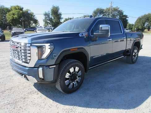 New 2026 GMC Sierra 2500 Denali w/ Denali Reserve Package image 11
