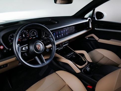 Certified 2026 Porsche Cayenne AWD/4WD image 19