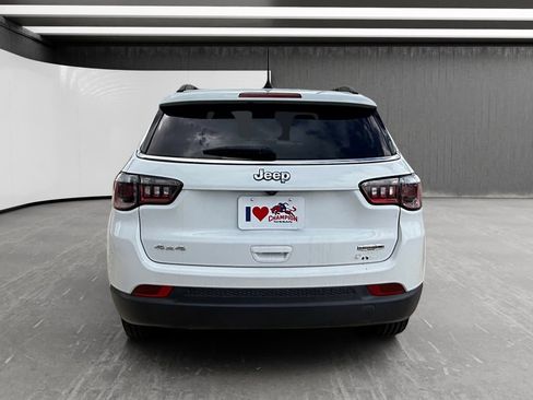 Used 2023 Jeep Compass Latitude AWD/4WD image 4