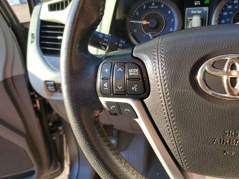 Used 2020 Toyota Sienna XLE FWD image 28