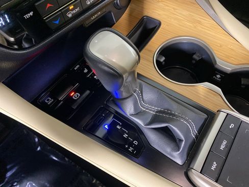 Certified 2021 Lexus RX 350 AWD w/ Premium Package image 23