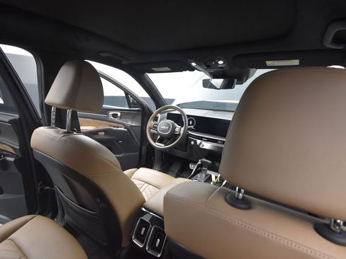 Used 2025 Kia Sorento SX Prestige w/ Olive Brown Leather Package image 20