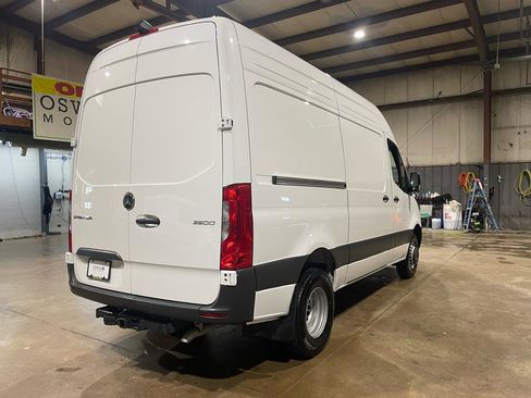 Used 2024 Mercedes-Benz Sprinter 3500 image 5
