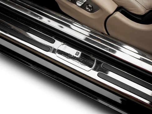 Used 2016 Rolls-Royce Dawn RWD image 63