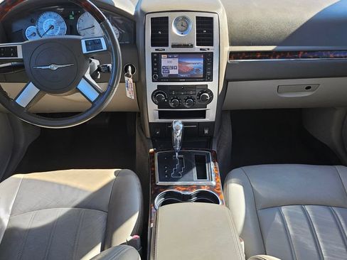Used 2009 Chrysler 300 C RWD image 5