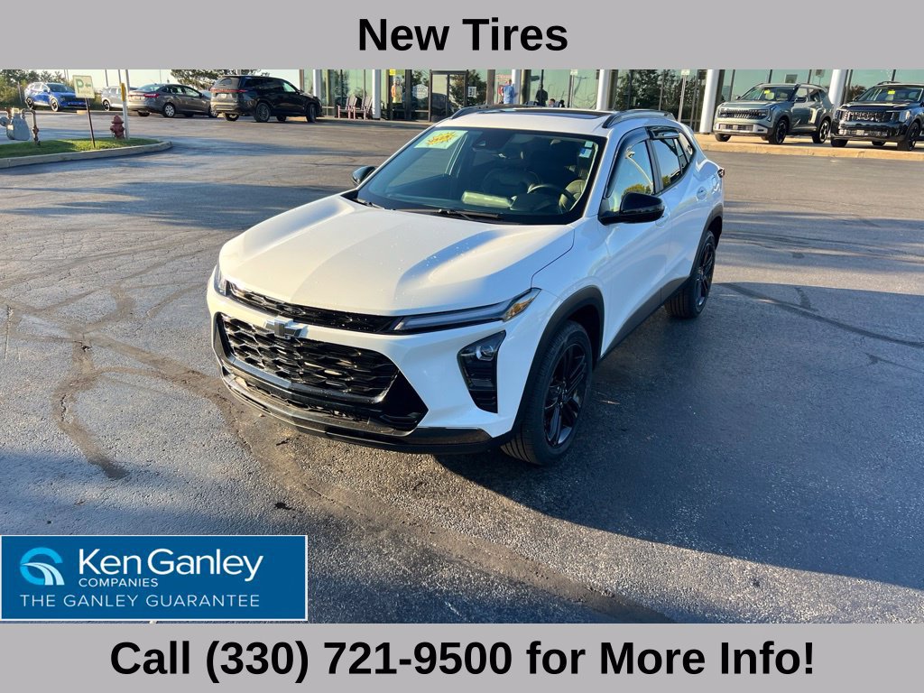 Used 2025 Chevrolet Trax ACTIV w/ Sunroof Package FWD image 2