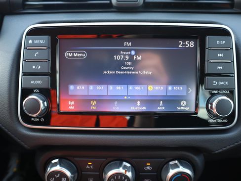 Used 2025 Nissan Versa S w/ Trunk Package image 21