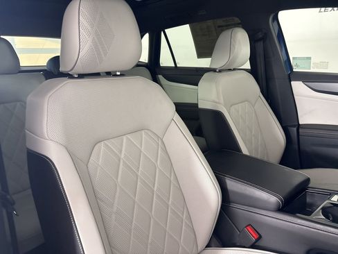 Used 2025 Volkswagen Atlas Cross Sport SEL Premium R-Line image 26