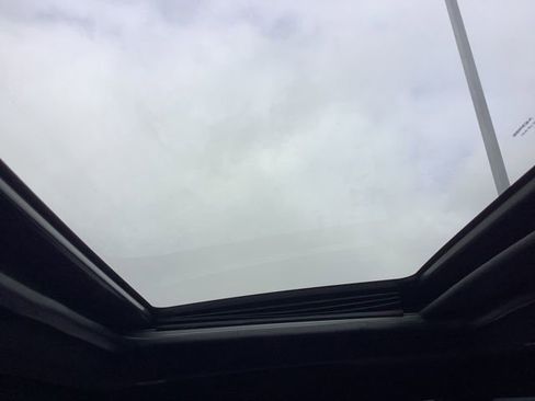 Used 2017 Dodge Challenger R/T Scat Pack w/ Leather Interior Group image 29