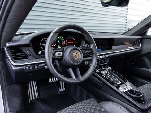 Used 2026 Porsche 911 Carrera GTS RWD image 4