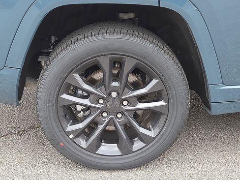 New 2026 Jeep Grand Cherokee L Limited AWD/4WD image 7