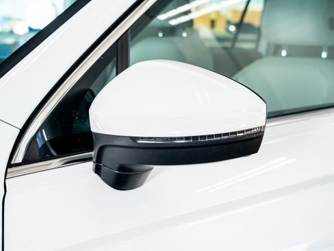 Used 2020 Volkswagen Tiguan SE w/ Panoramic Sunroof Package image 20