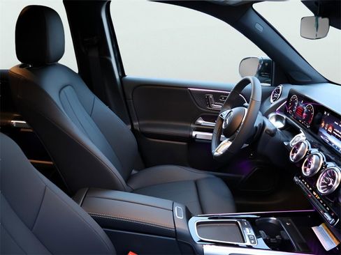 New 2025 Mercedes-Benz GLB 250 4MATIC image 10