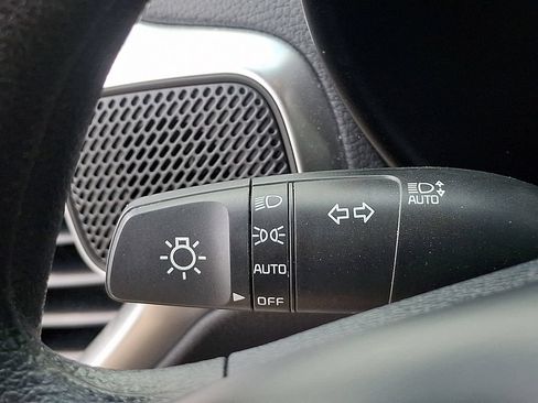 Used 2025 Kia Soul LX w/ LX Technology Package FWD image 25