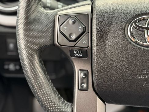 Used 2021 Toyota Tacoma TRD Off-Road w/ Technology Package AWD/4WD image 9